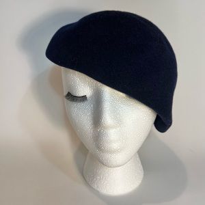 True vintage 1940s hat by Henry Pollak co. Beret 100% wool.